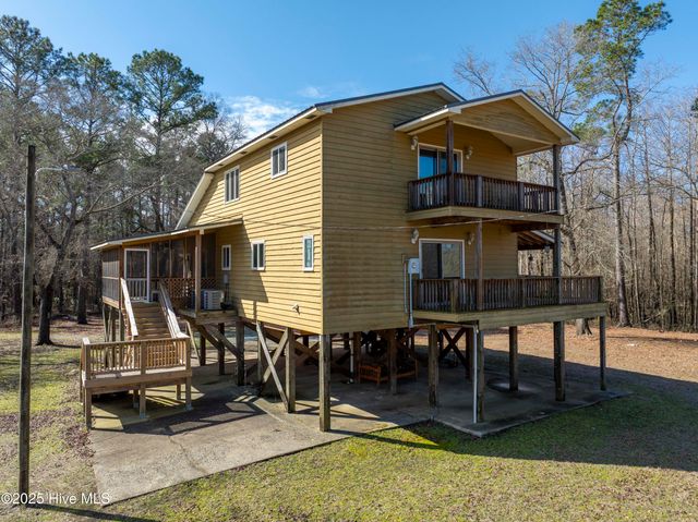 106 River Bend Drive, Burgaw, NC 28425