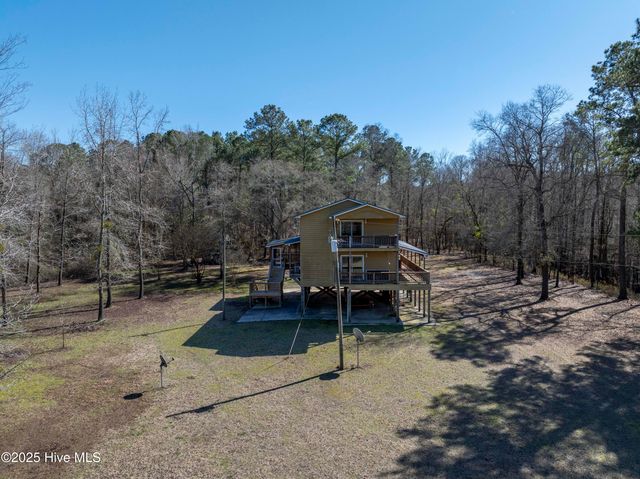 106 River Bend Drive, Burgaw, NC 28425