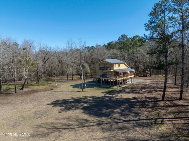 106 River Bend Drive, Burgaw, NC 28425