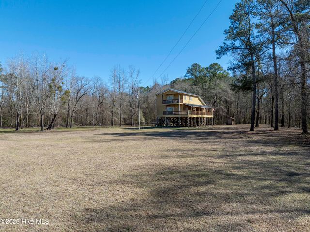 106 River Bend Drive, Burgaw, NC 28425