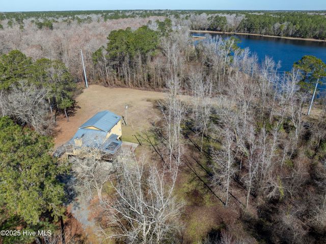 106 River Bend Drive, Burgaw, NC 28425