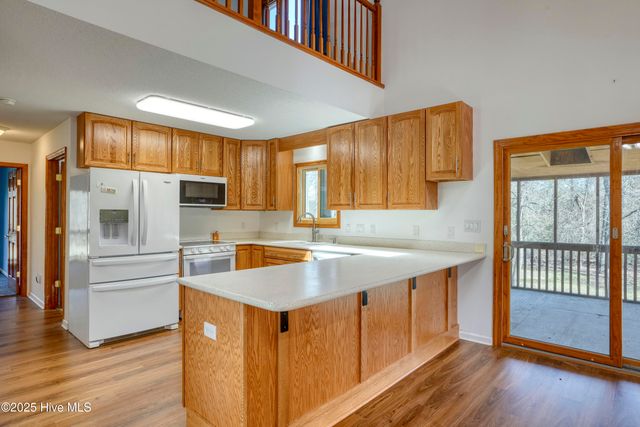 106 River Bend Drive, Burgaw, NC 28425