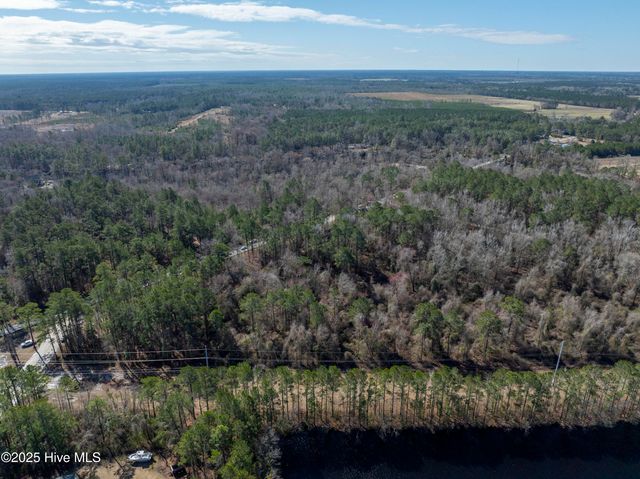 106 River Bend Drive, Burgaw, NC 28425