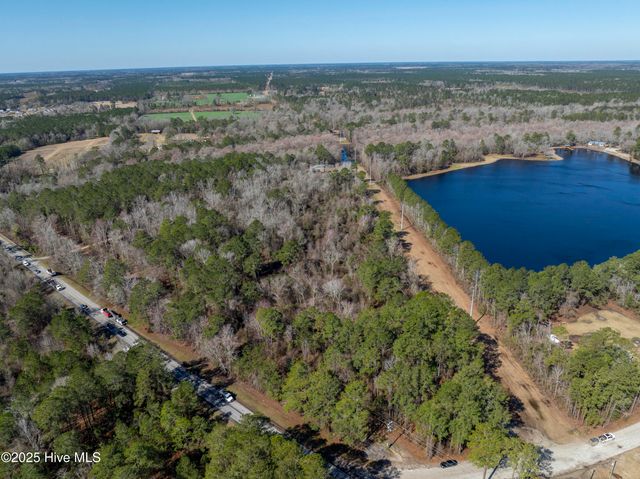 106 River Bend Drive, Burgaw, NC 28425