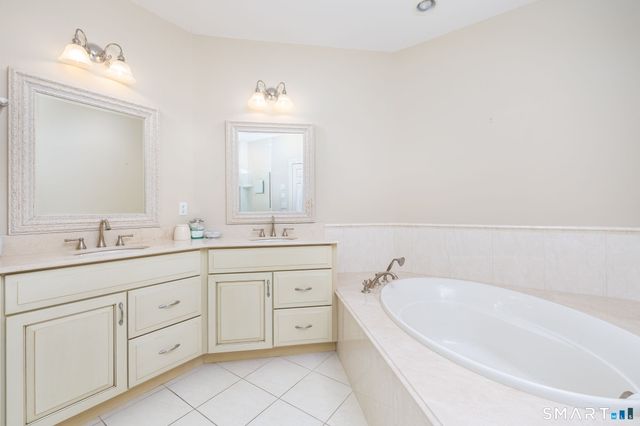 14 Billingsgate Drive 14, Simsbury, CT 06070