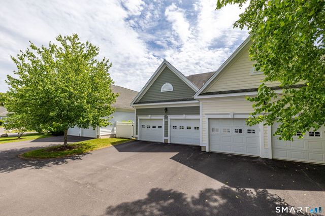 14 Billingsgate Drive 14, Simsbury, CT 06070