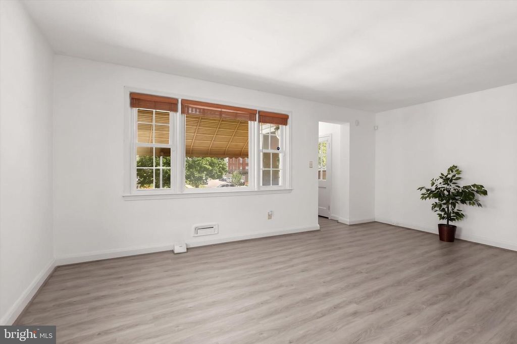 Image 10 of property listing at 6022 LOCH RAVEN BLVD, Baltimore, MD 21239