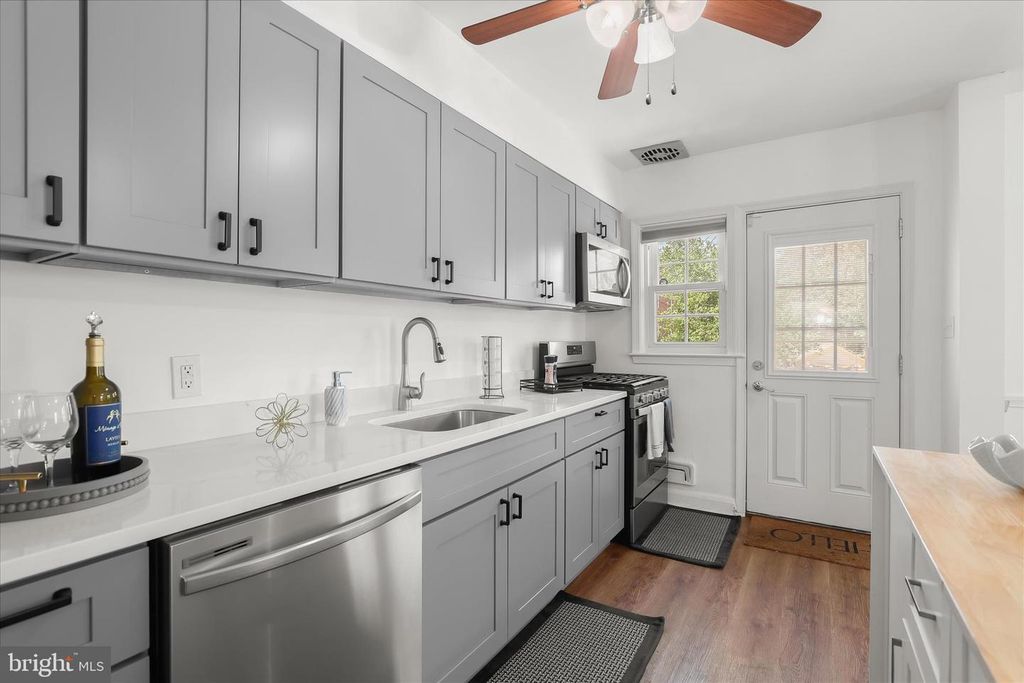 Image 19 of property listing at 6022 LOCH RAVEN BLVD, Baltimore, MD 21239