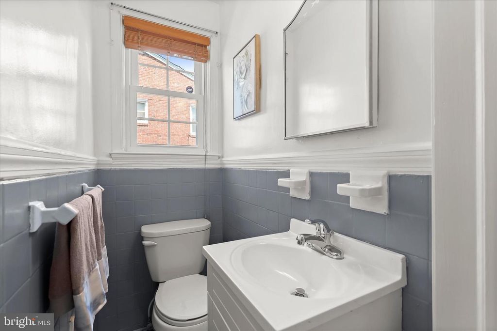 Image 24 of property listing at 6022 LOCH RAVEN BLVD, Baltimore, MD 21239