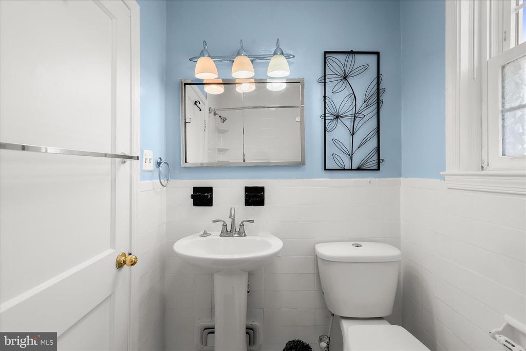 Image 33 of property listing at 6022 LOCH RAVEN BLVD, Baltimore, MD 21239
