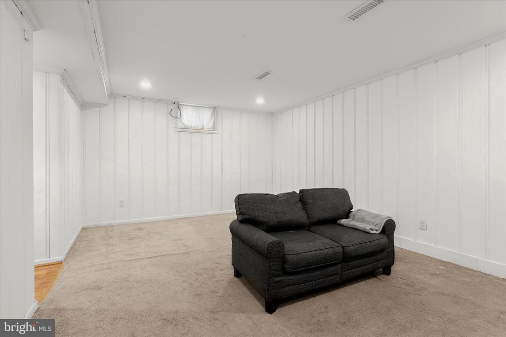 Image 35 of property listing at 6022 LOCH RAVEN BLVD, Baltimore, MD 21239