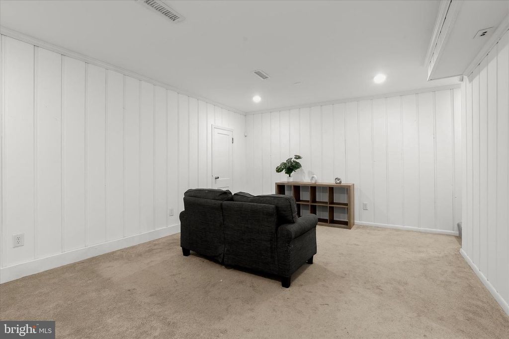 Image 36 of property listing at 6022 LOCH RAVEN BLVD, Baltimore, MD 21239