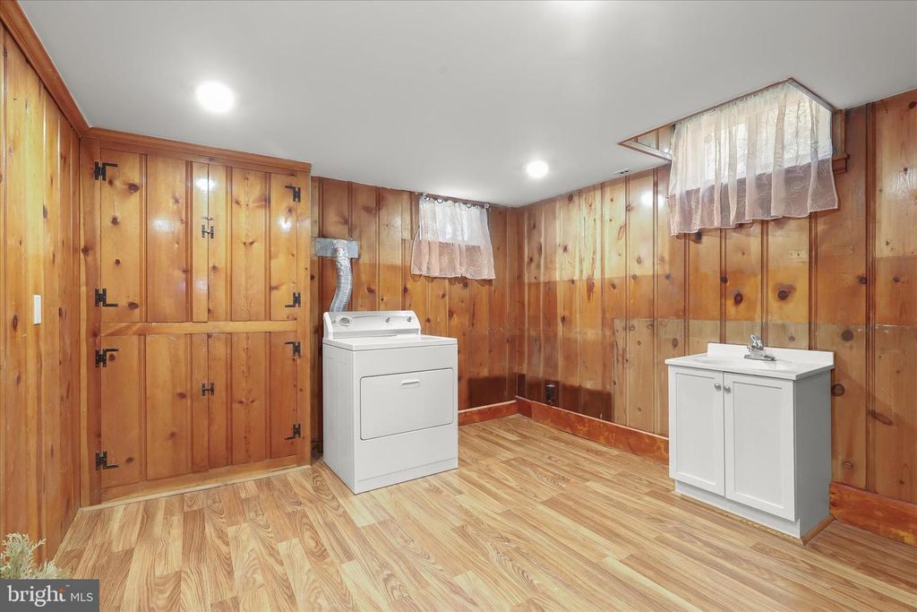 Image 38 of property listing at 6022 LOCH RAVEN BLVD, Baltimore, MD 21239