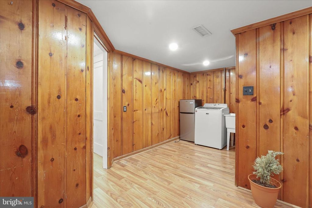 Image 39 of property listing at 6022 LOCH RAVEN BLVD, Baltimore, MD 21239