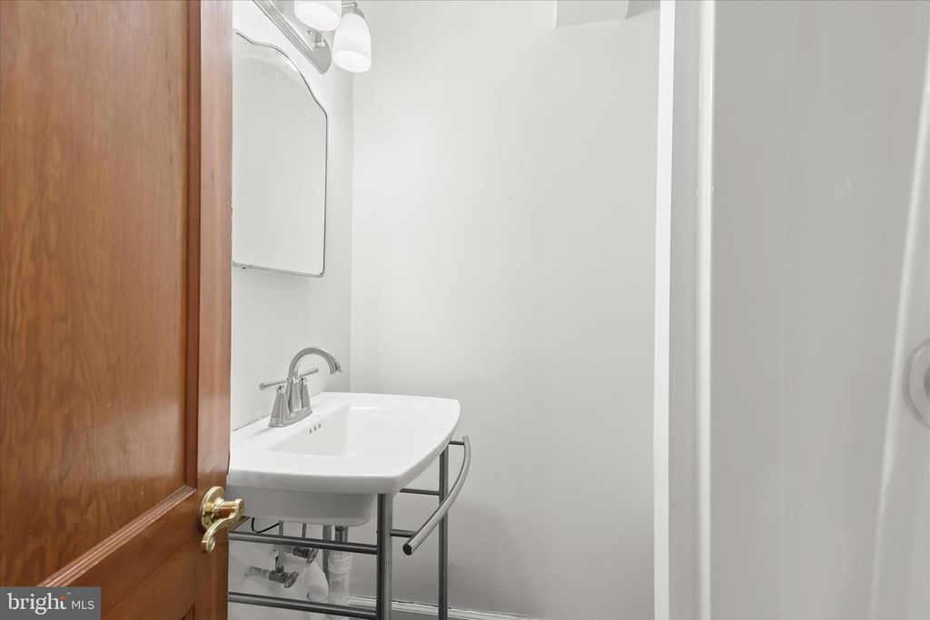 Image 41 of property listing at 6022 LOCH RAVEN BLVD, Baltimore, MD 21239