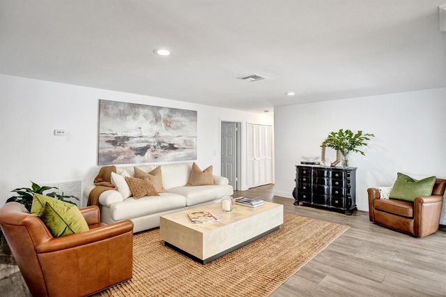 4240 NE 28th Avenue, Fort Lauderdale, FL 33308