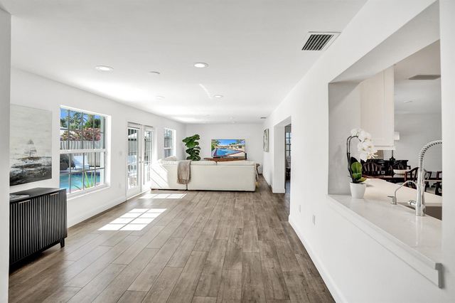 4240 NE 28th Avenue, Fort Lauderdale, FL 33308