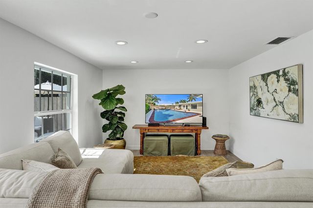 4240 NE 28th Avenue, Fort Lauderdale, FL 33308
