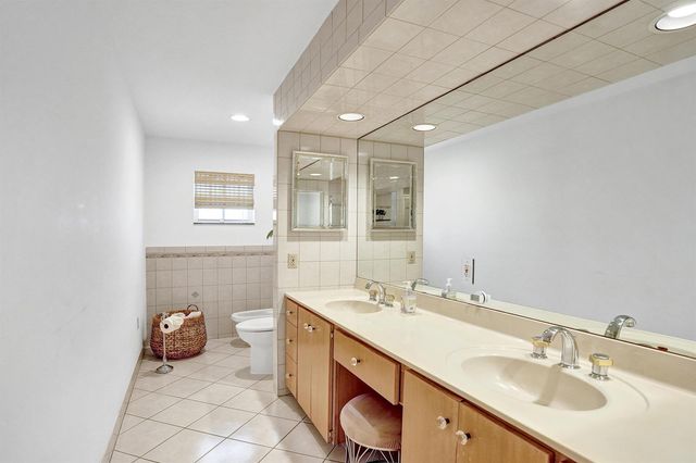 4240 NE 28th Avenue, Fort Lauderdale, FL 33308