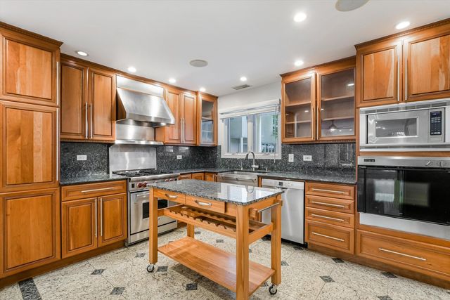 1073 S Park Terrace 207, Chicago, IL 60605