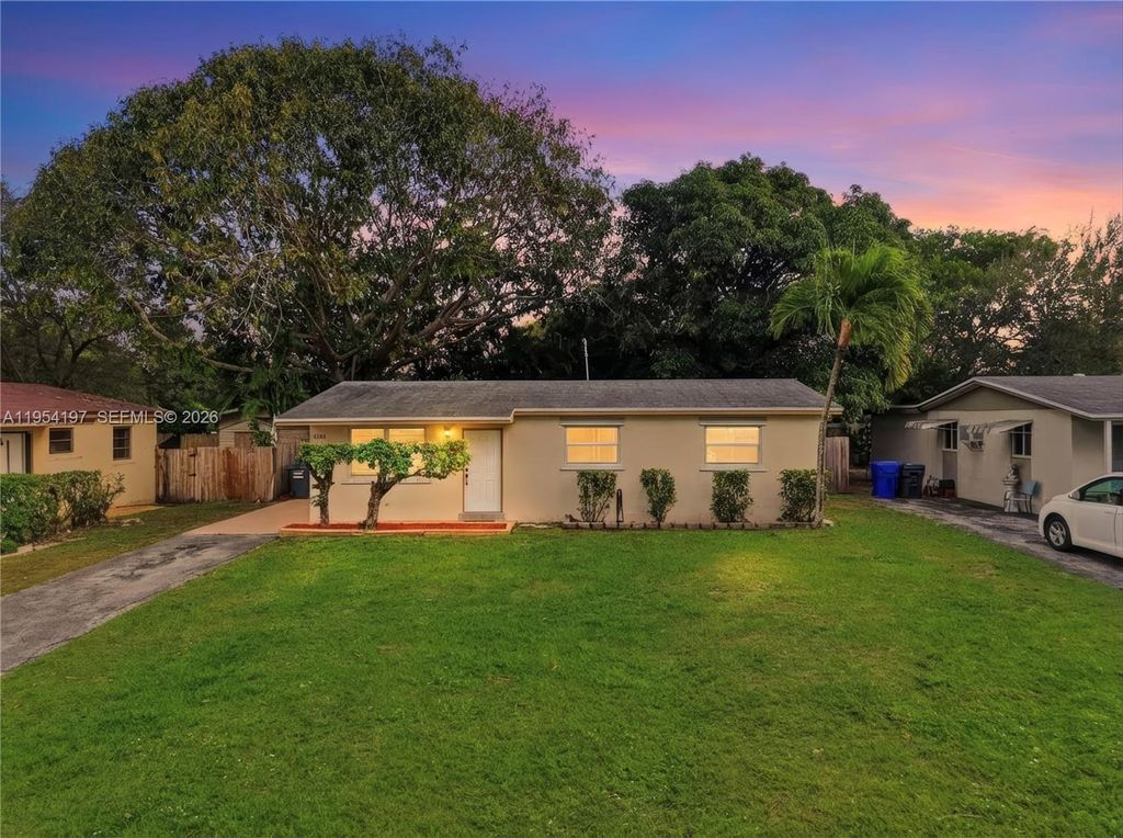 2341 N 61st Ter, Hollywood, FL 33024