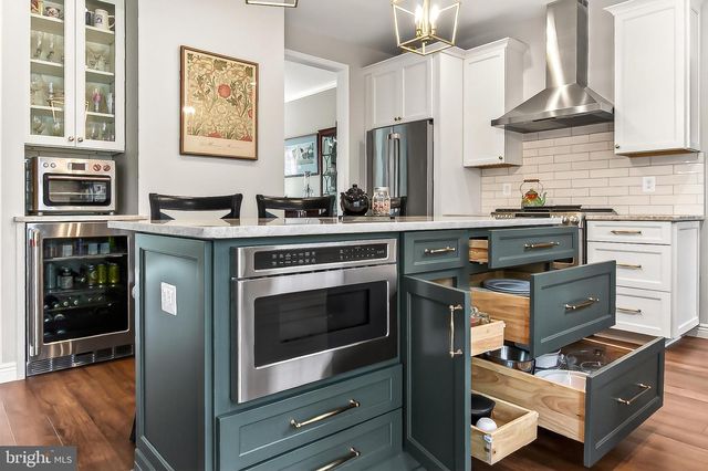 15510 MEHERRIN DR, Centreville, VA 20120