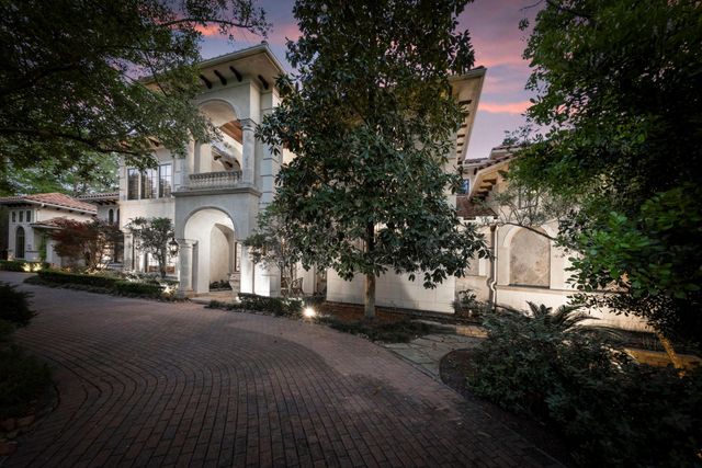 18 S Gary Glen Circle, The Woodlands, TX 77382
