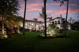 18 S Gary Glen Circle, The Woodlands, TX 77382