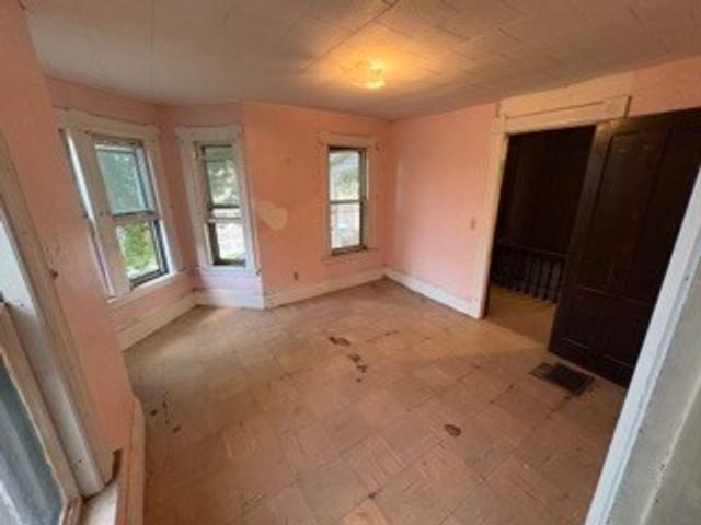 20 Hawthorne St, Springfield, MA 01105