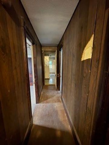 20 Hawthorne St, Springfield, MA 01105