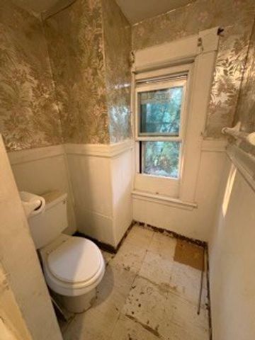 20 Hawthorne St, Springfield, MA 01105