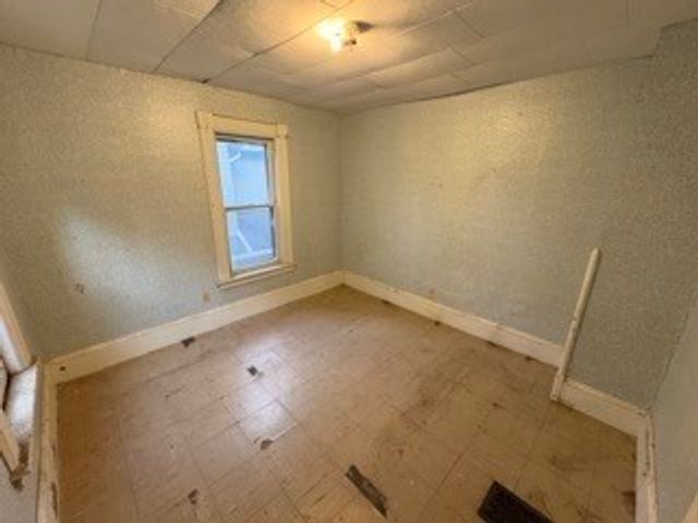 20 Hawthorne St, Springfield, MA 01105