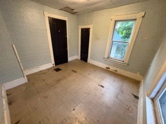 20 Hawthorne St, Springfield, MA 01105