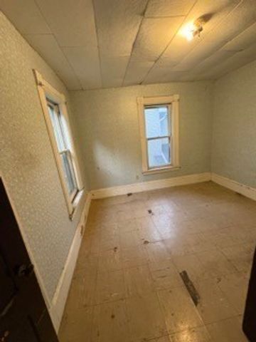 20 Hawthorne St, Springfield, MA 01105