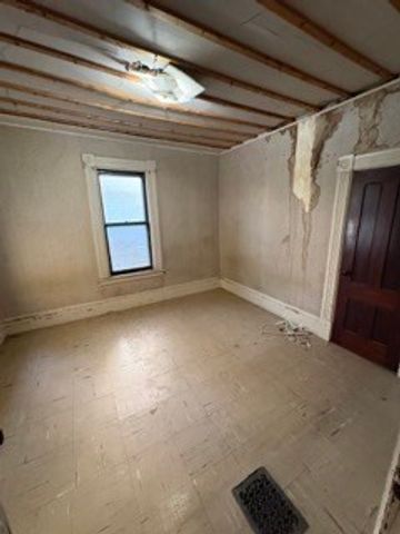20 Hawthorne St, Springfield, MA 01105