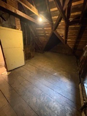 20 Hawthorne St, Springfield, MA 01105