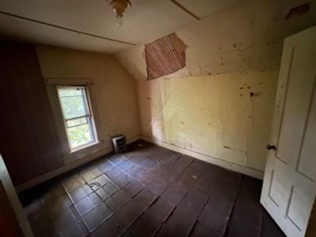 20 Hawthorne St, Springfield, MA 01105