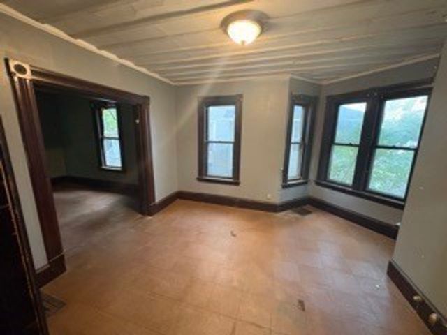 20 Hawthorne St, Springfield, MA 01105