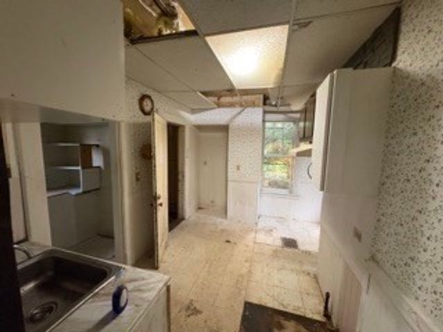 20 Hawthorne St, Springfield, MA 01105
