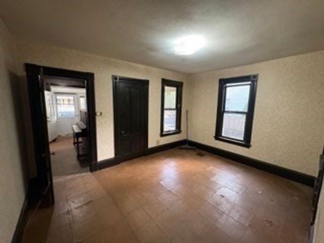 20 Hawthorne St, Springfield, MA 01105