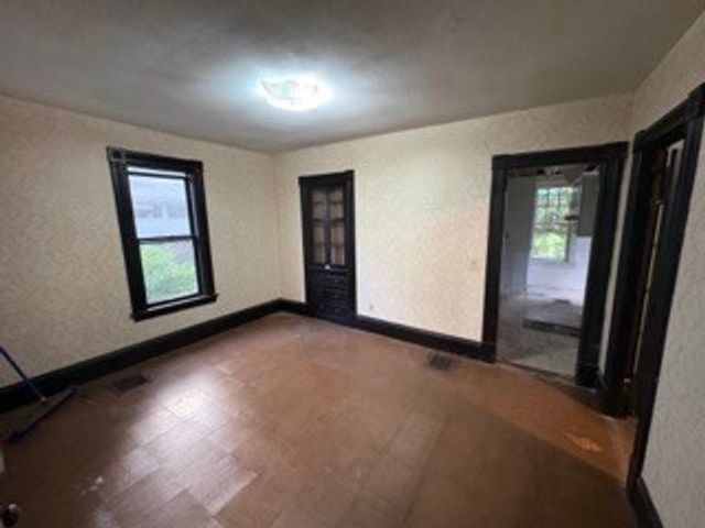 20 Hawthorne St, Springfield, MA 01105
