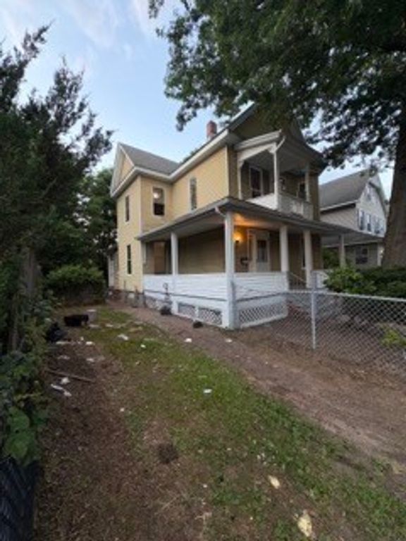 20 Hawthorne St, Springfield, MA 01105