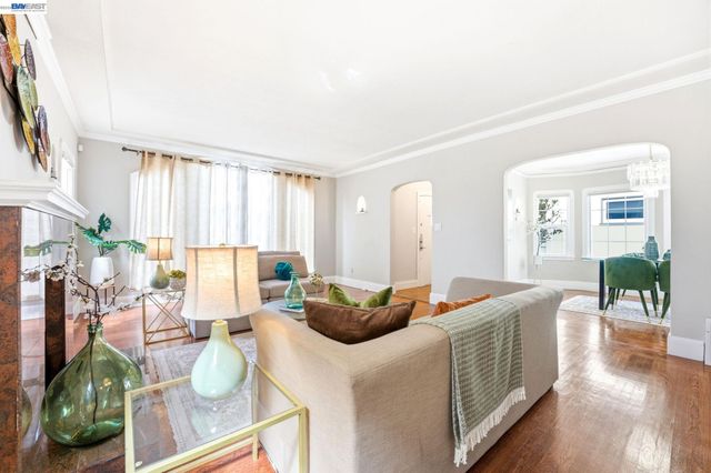 5814 Fleming Ave, Oakland, CA 94605