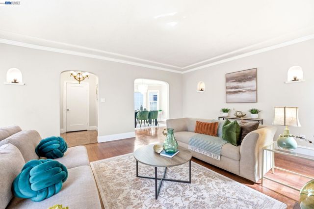 5814 Fleming Ave, Oakland, CA 94605