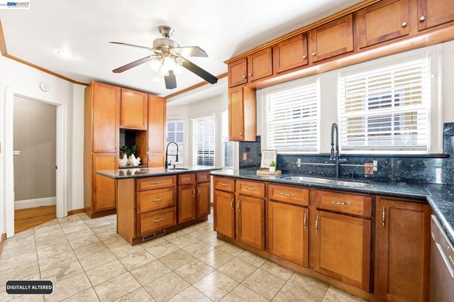 5814 Fleming Ave, Oakland, CA 94605