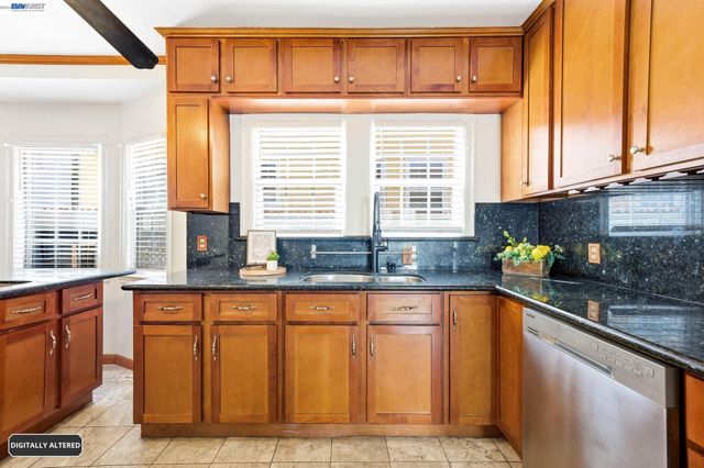 5814 Fleming Ave, Oakland, CA 94605