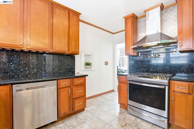 5814 Fleming Ave, Oakland, CA 94605