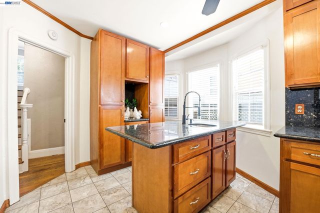 5814 Fleming Ave, Oakland, CA 94605