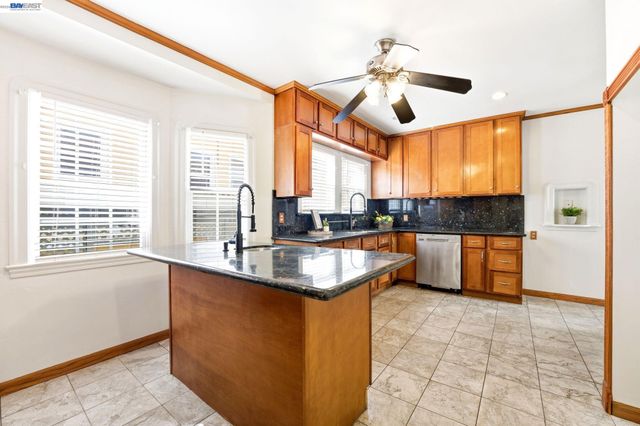 5814 Fleming Ave, Oakland, CA 94605