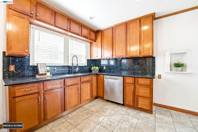 5814 Fleming Ave, Oakland, CA 94605